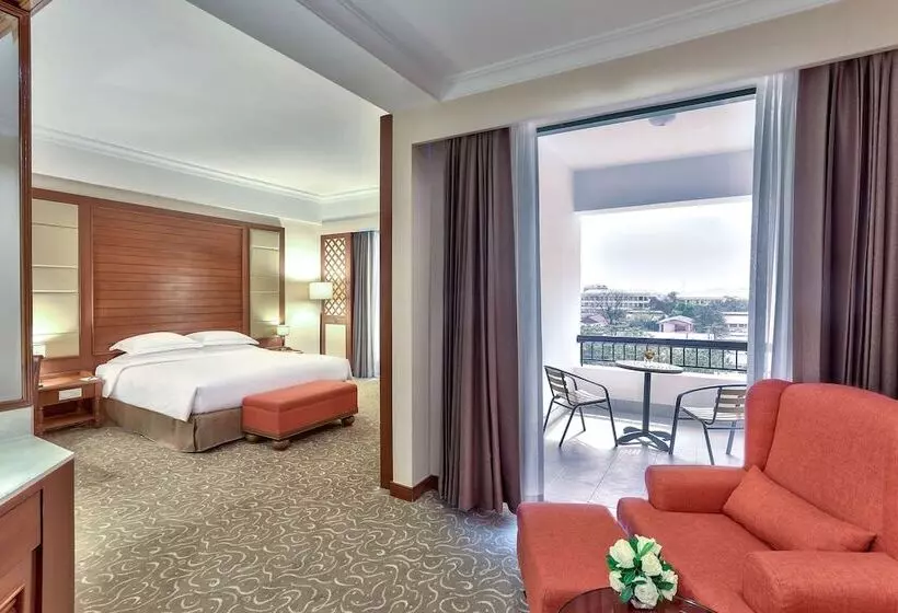 اتاق اجرایی با مشاهده, Hilton Mandalay