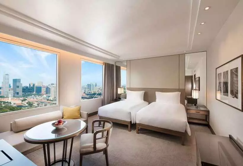 اتاق لوکس با چشم‌انداز باغ, Hilton Mandalay