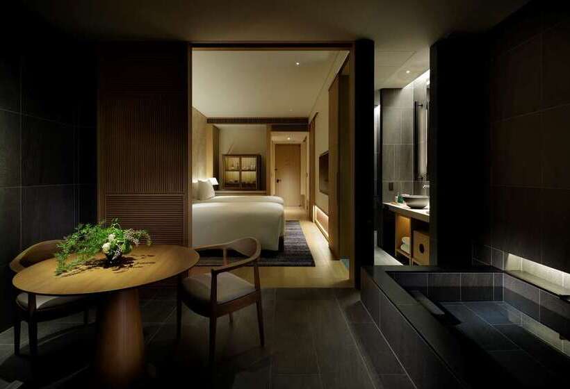 اتاق لوکس با چشمانداز باغ, Hilton Mandalay