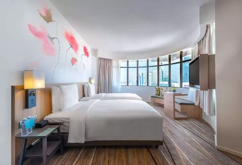 اتاق لوکس با بالکن, Hilton Mandalay