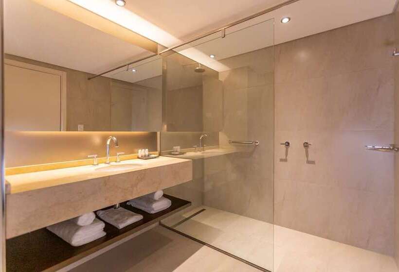 سوییت لوکس, Hilton Mandalay