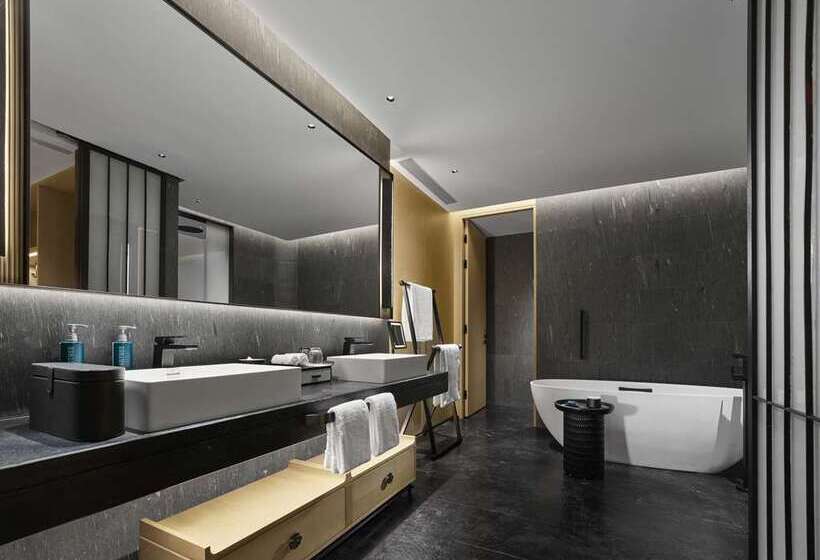 سوییت لوکس, Hilton Mandalay