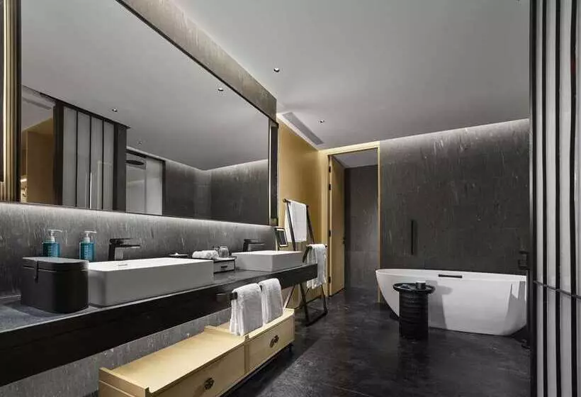 سوییت لوکس, Hilton Mandalay