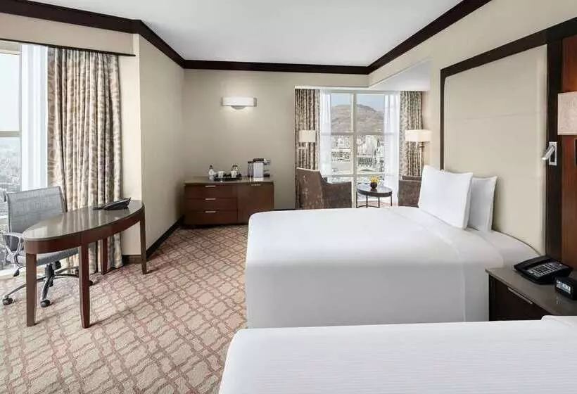 اتاق لوکس با بالکن, Hilton Mandalay