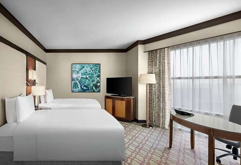 اتاق لوکس با بالکن, Hilton Mandalay