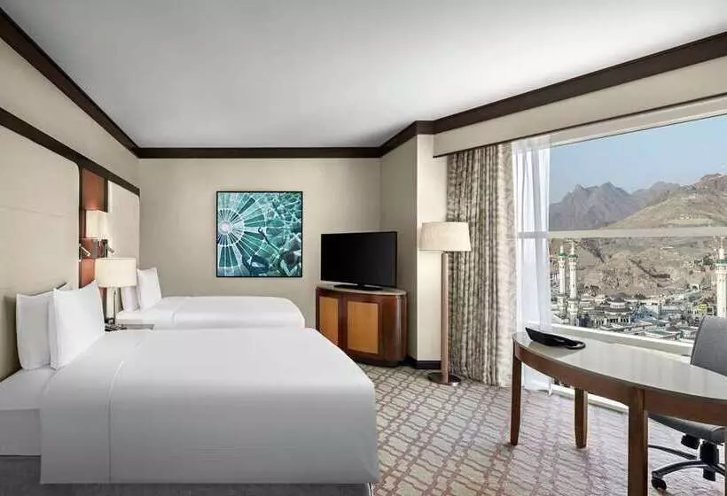 اتاق لوکس با بالکن, Hilton Mandalay