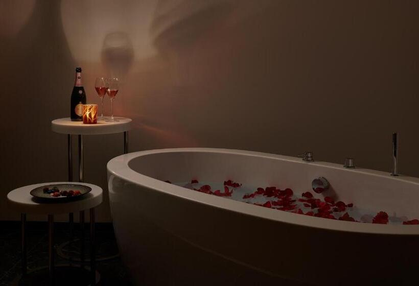 프레지덴셜 스위트, Passage