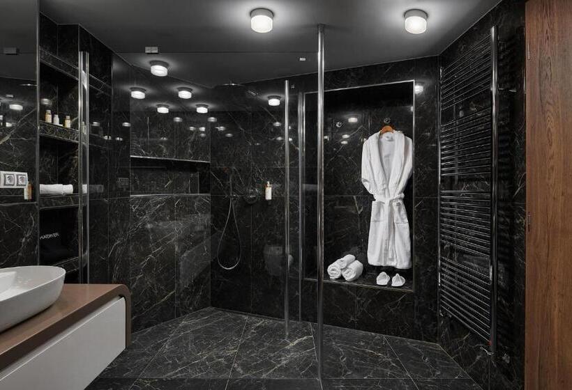 프레지덴셜 스위트, Passage