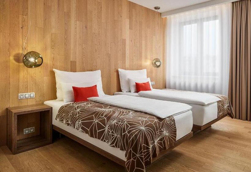 스탠다드 룸, Passage