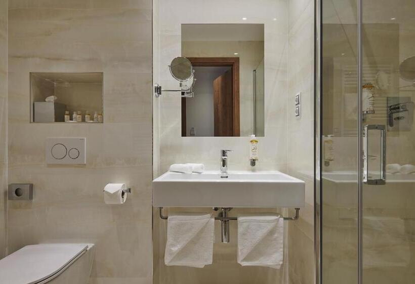 스탠다드 룸, Passage