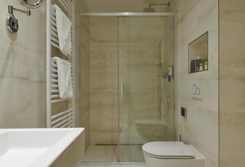 스탠다드 룸, Passage