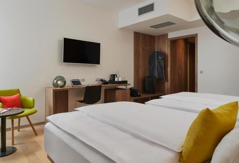 Quarto Estandar, Passage