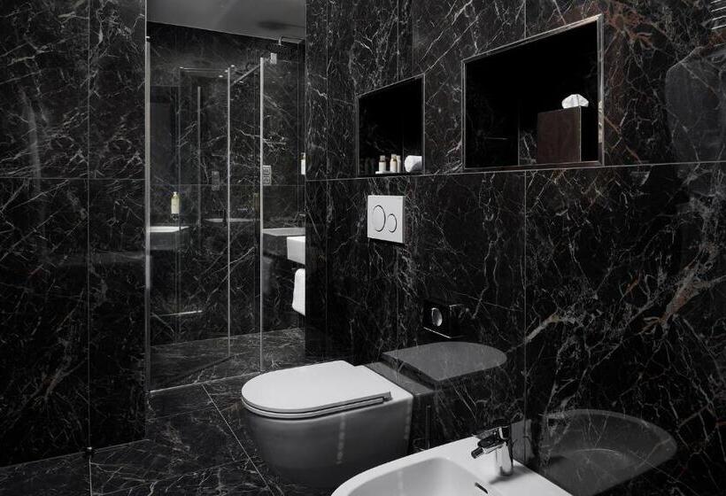 이그제큐티브 룸, Passage