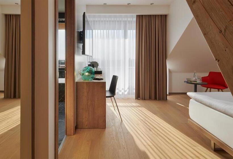 Номер Executive, Passage