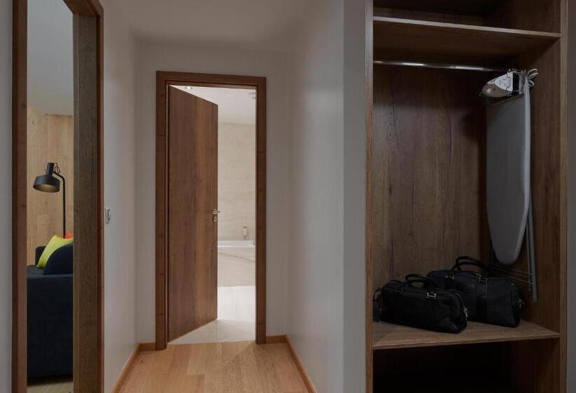 주니어 스위트, Passage