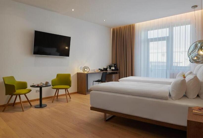 주니어 스위트, Passage