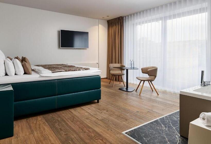 자쿠지 스위트, Passage