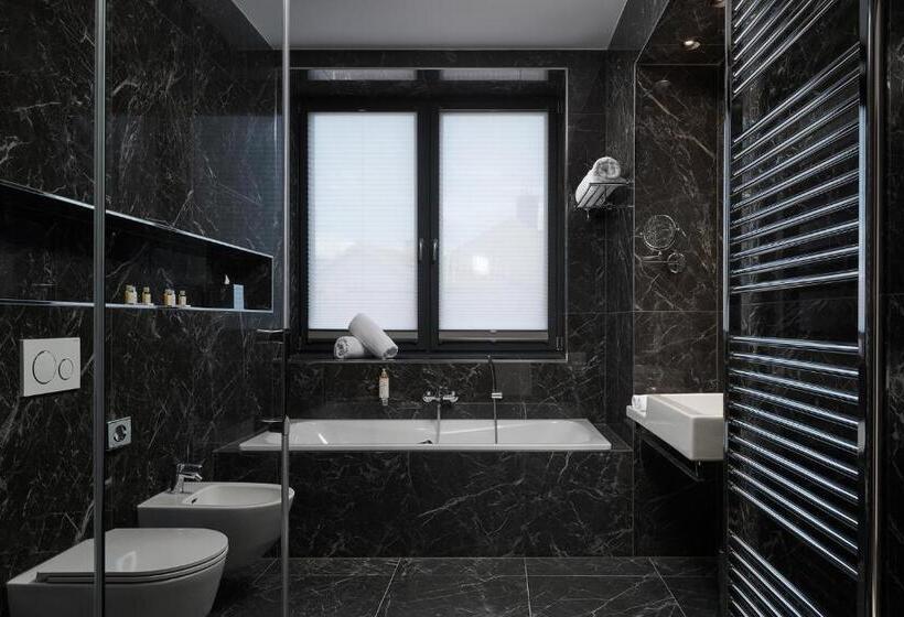 자쿠지 스위트, Passage