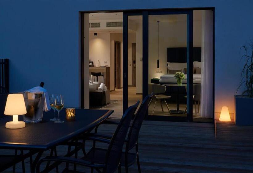 자쿠지 스위트, Passage