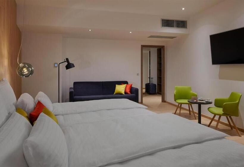 패밀리 룸, Passage