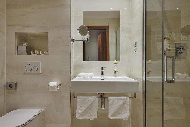 스탠다드 룸, Passage