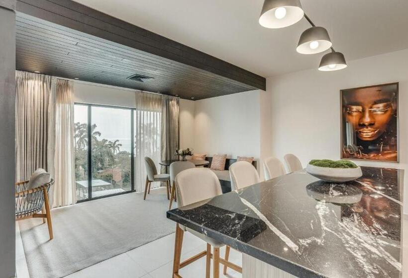 جناح دور أخير, Fort George Hotel And Spa