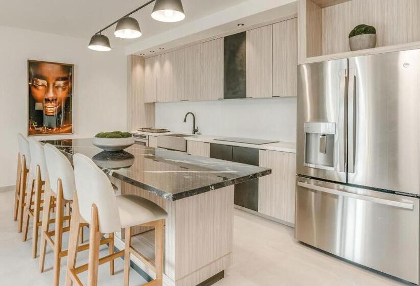 جناح دور أخير, Fort George Hotel And Spa