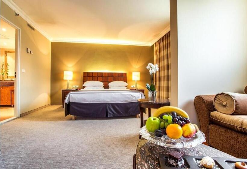 جناح, Ramada By Wyndham Sofia City Center