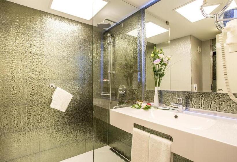 Номер Стандарт, Ramada By Wyndham Sofia City Center
