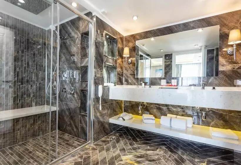 Präsidenten Suite, Ramada By Wyndham Sofia City Center
