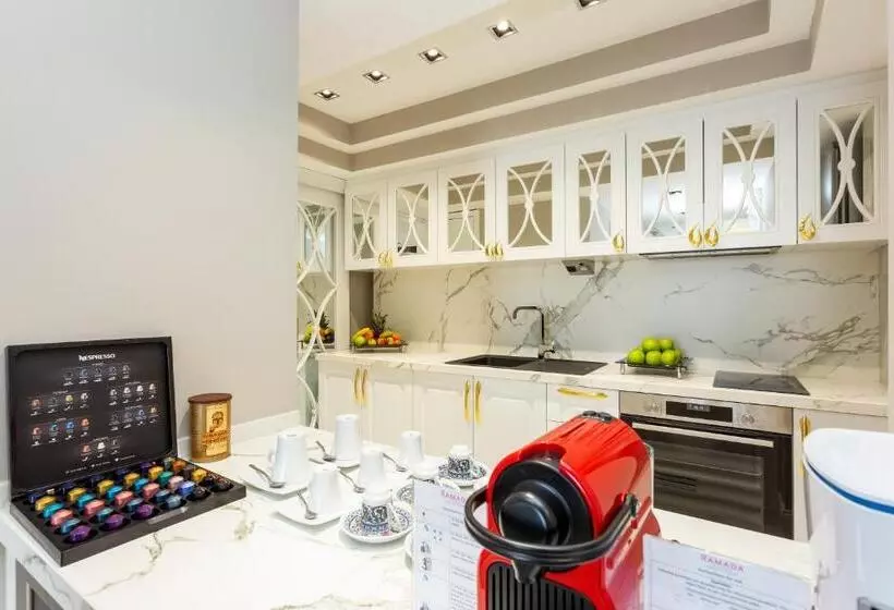 Präsidenten Suite, Ramada By Wyndham Sofia City Center