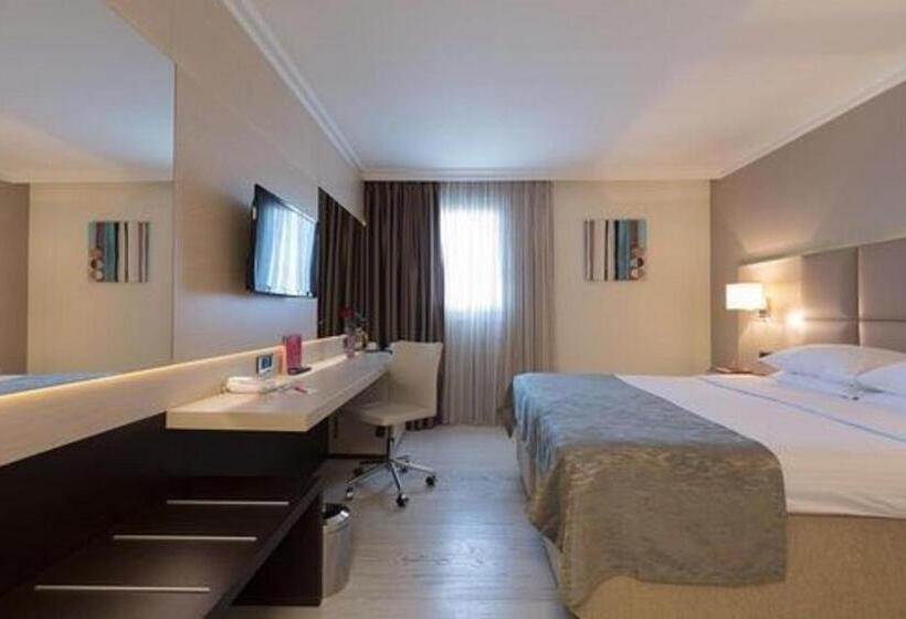 Номер Стандарт, Ramada By Wyndham Sofia City Center