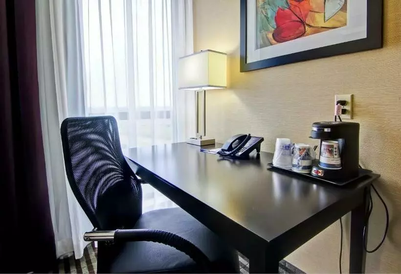 キングサイズベッドのスイートルーム, Best Western Plus Toronto North York Hotel & Suites
