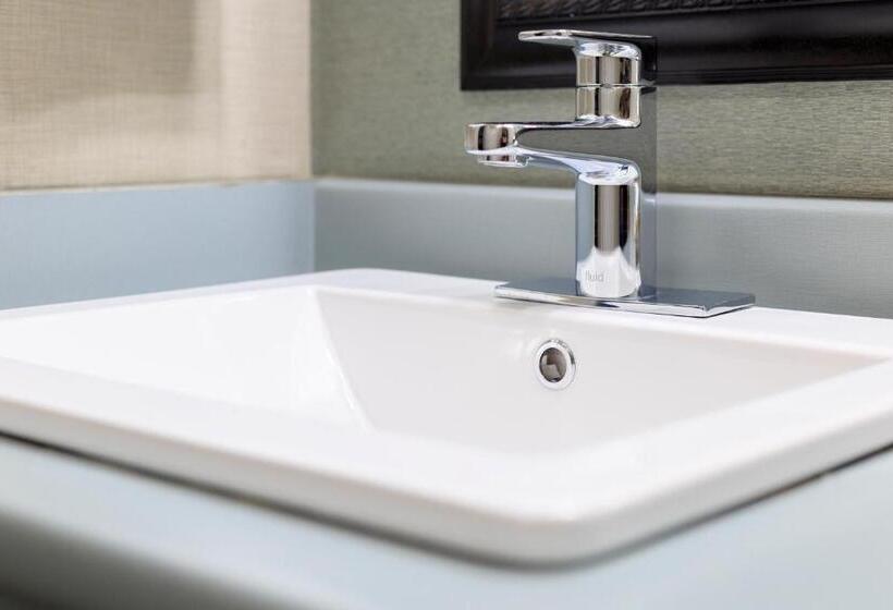 スイート, Accent Inns Victoria
