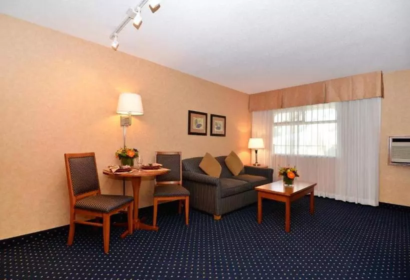 キングサイズベッドのスイートルーム, Best Western Plus Langley Inn