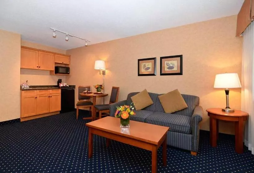 キングサイズベッドのスイートルーム, Best Western Plus Langley Inn
