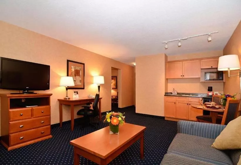 キングサイズベッドのスイートルーム, Best Western Plus Langley Inn