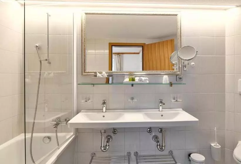 اتاق استاندارد سه نفره, Bristol Relais Du Silence Superior