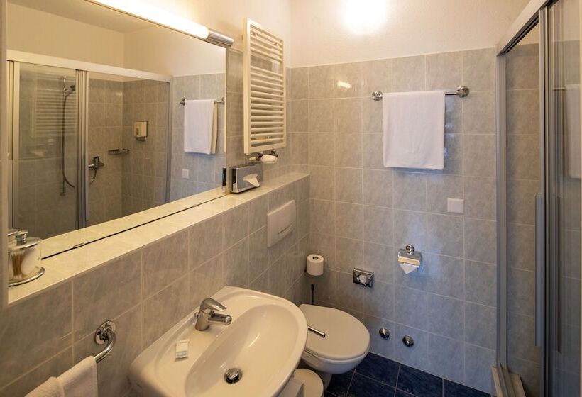 חדר סופריור יחיד, Campione