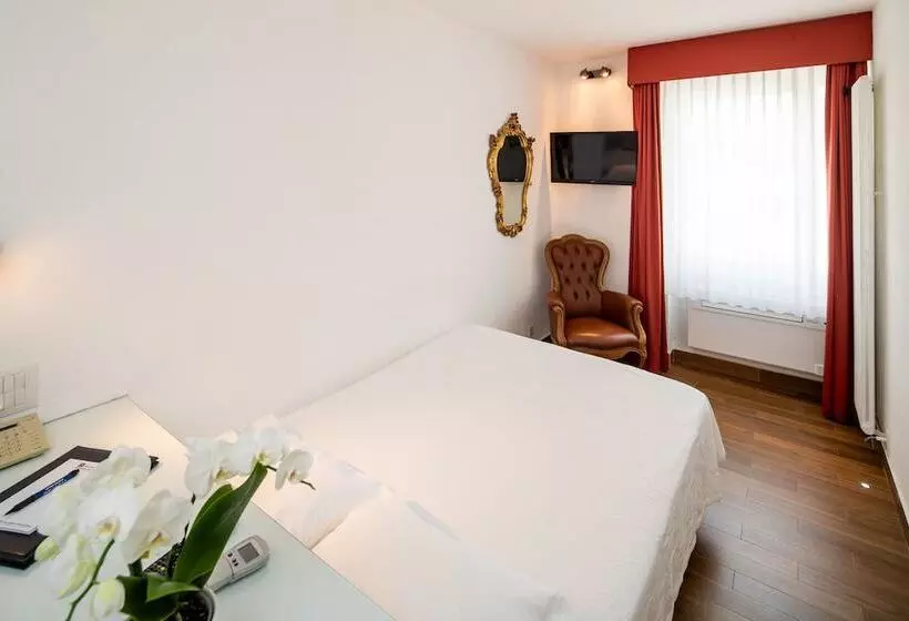 Quarto Superior Individual, Campione