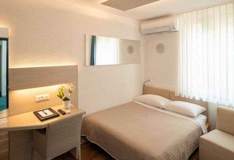 חדר סופריור יחיד, Campione