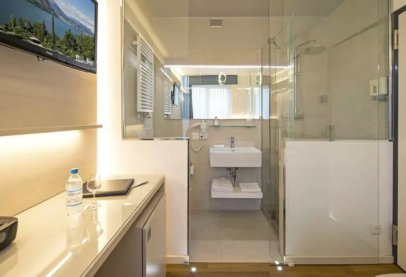 Quarto standart individual, Campione