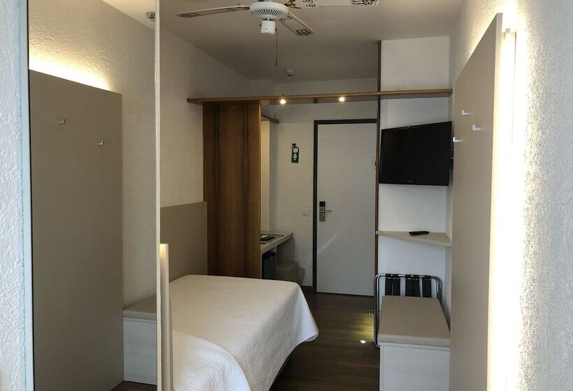 חדר סטנדרט יחיד, Campione