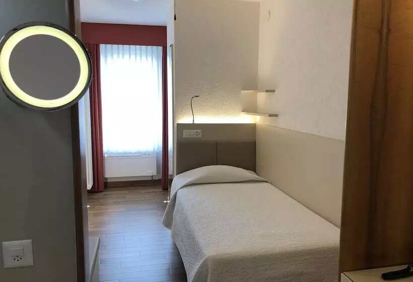 Quarto standart individual, Campione