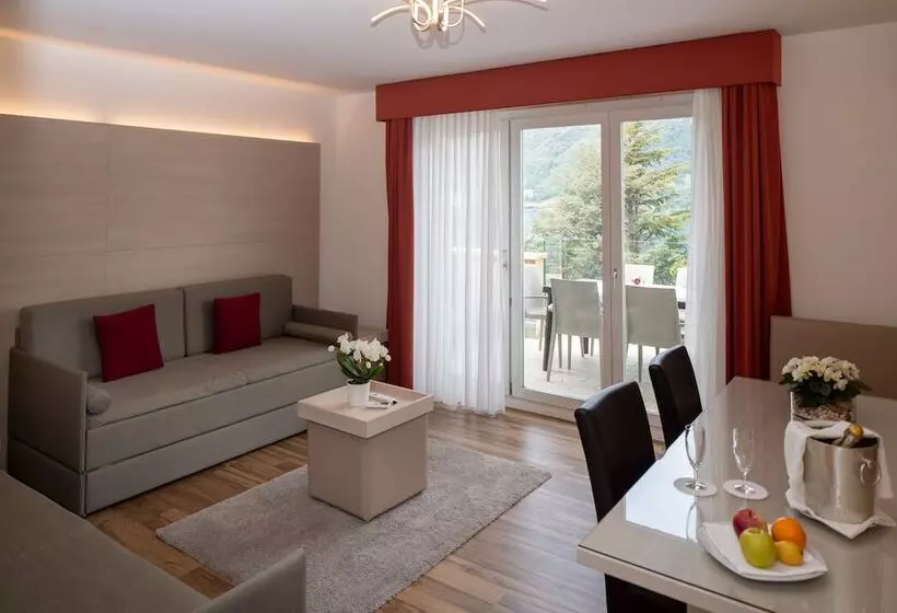 Suite Familiar, Campione
