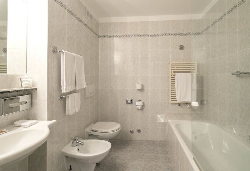 חדר משפחתי, Campione