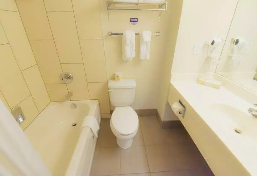 اتاق استاندارد, Canad Inns Destination Centre Polo Park
