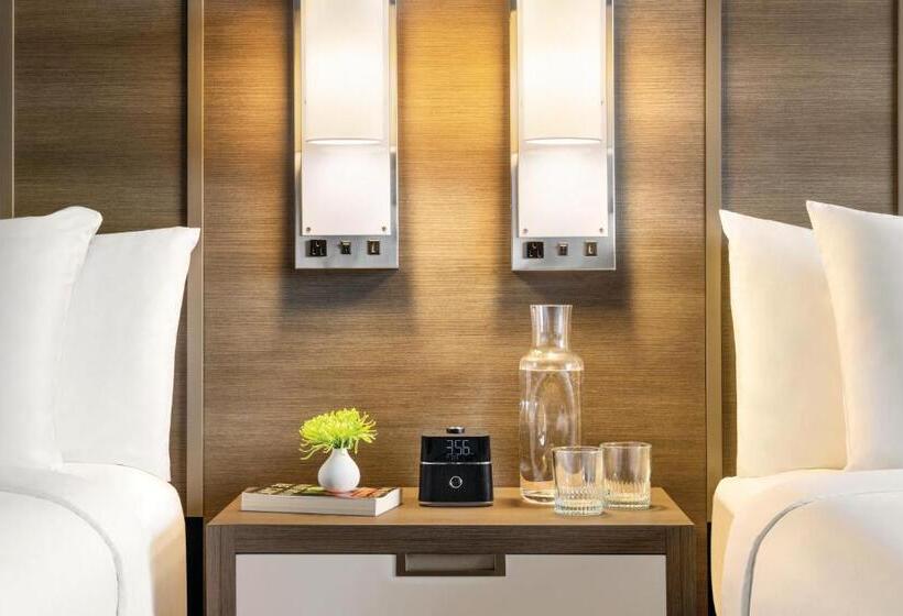 스탠다드 룸 퀸사이즈 침대, Crowne Plaza Saint John Harbour View, An Ihg