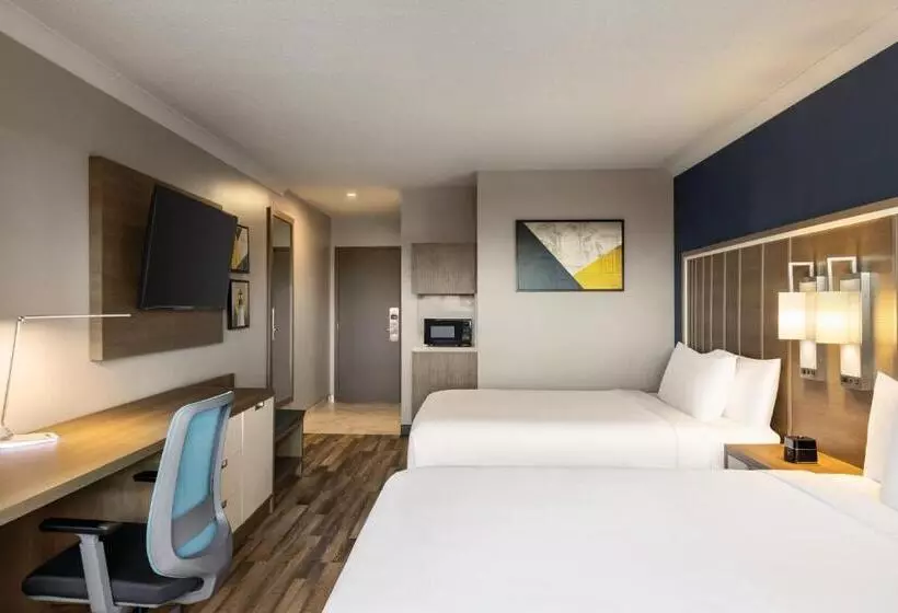 クイーンサイズベッドのスタンダードルーム, Crowne Plaza Saint John Harbour View, An Ihg