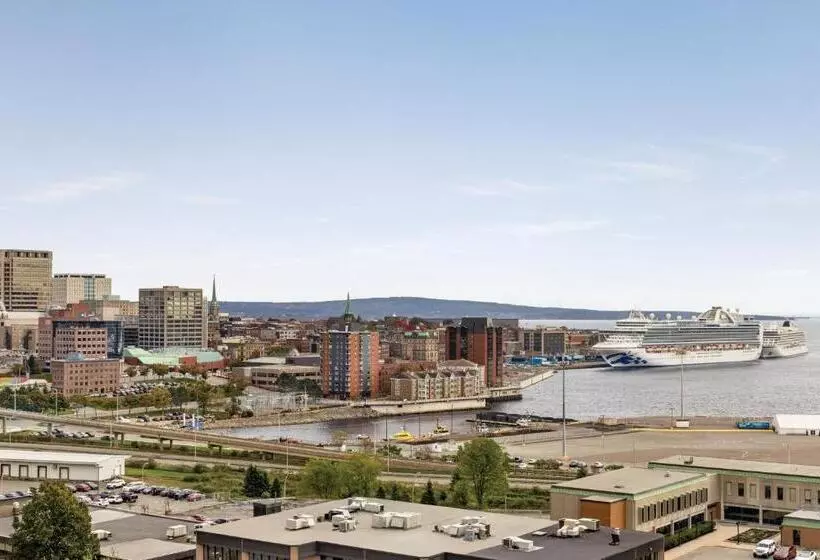 キングサイズベッドのスタンダードルーム, Crowne Plaza Saint John Harbour View, An Ihg